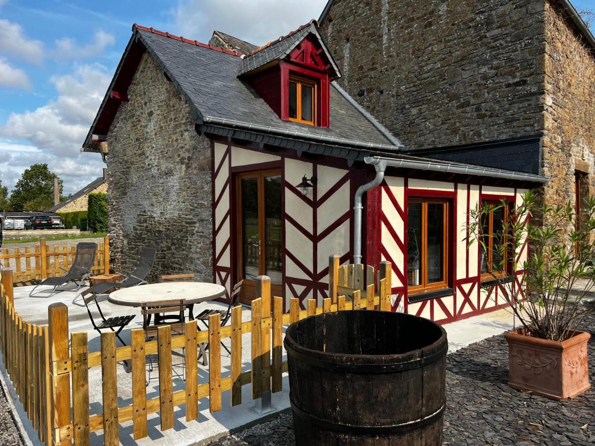 Domaine De La Ville Cherel, Maison A Colombage Pontorson Bagian luar foto